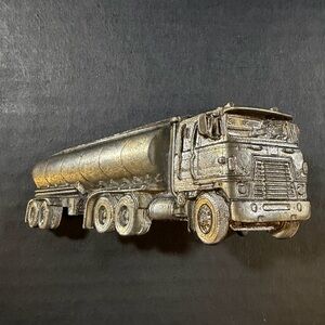 Vintage 1980 - 18wheeler Tanker Truck Belt Buckle